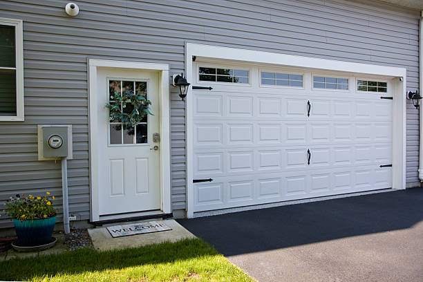24/7 Emergency Garage Door Panel Replacement experts in Kinder, LA